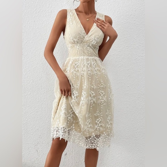 Solid Deep V Neck Sleeveless High Waist Lace Dress, Elegant Ruffled Hem Midi - Picture 4 of 6